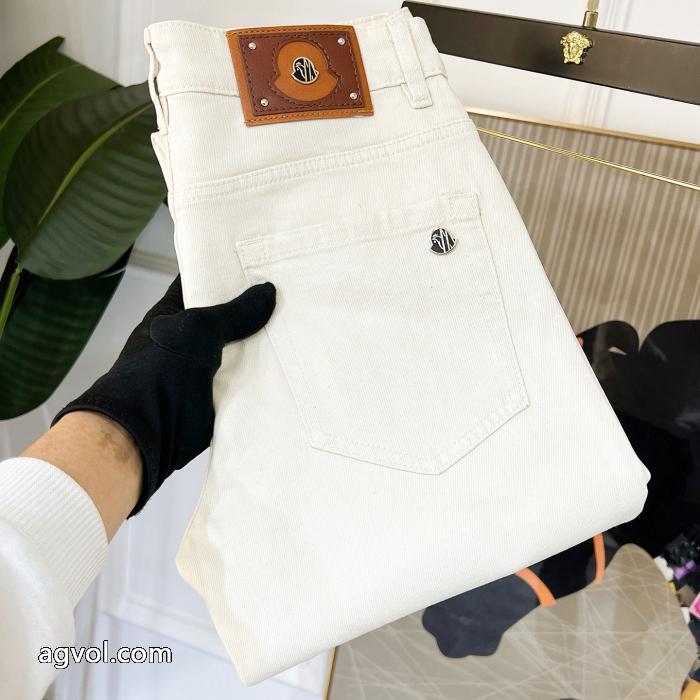 コピー 商品 販売ジーンズ個性的なモデル 抜け感を出す 上品で優しい雰囲気にMONCLER_0_0