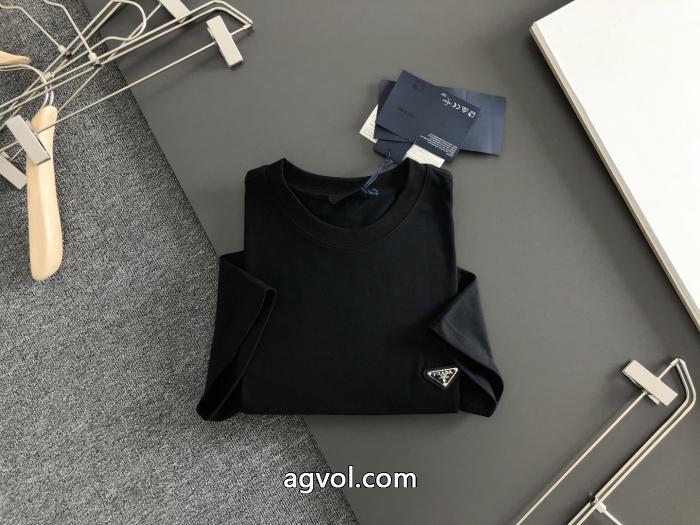 プラダ半袖Tシャツ再入荷が嬉しい2026 今話題の最新作 肌触りのいい  スーパー コピー ブランド 専門_1_2
