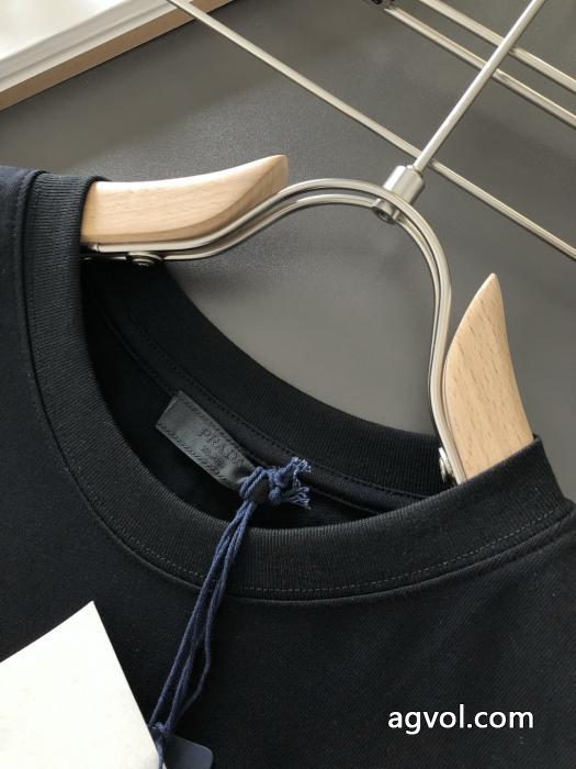 プラダ半袖Tシャツ再入荷が嬉しい2026 今話題の最新作 肌触りのいい  スーパー コピー ブランド 専門_1_3