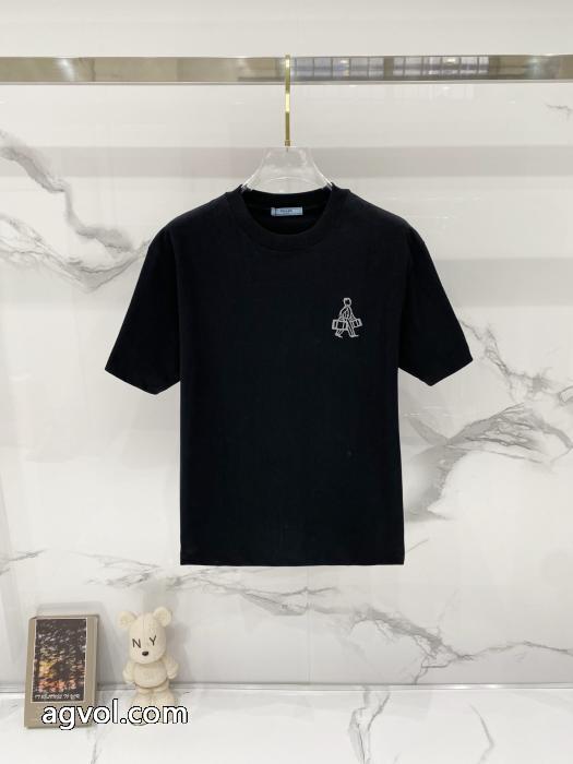 偽物 ブランド ショップ予約完売品 魅力的な 激安プラダ半袖Tシャツ_0_1