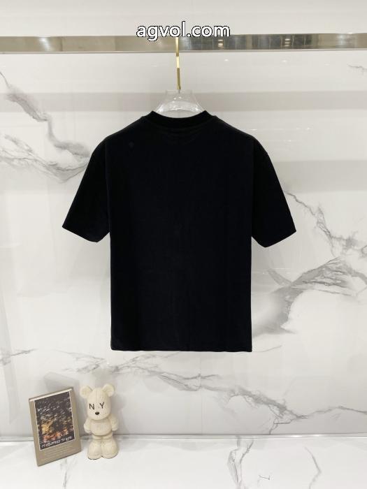 プラダオシャレな印象に 今季トレンド 2026モデル偽物 通販半袖Tシャツ_0_1