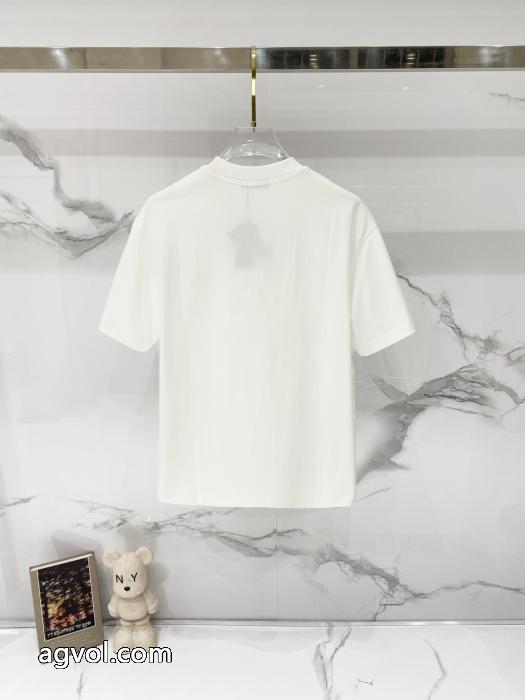 プラダオシャレな印象に 今季トレンド 2026モデル偽物 通販半袖Tシャツ_0_2