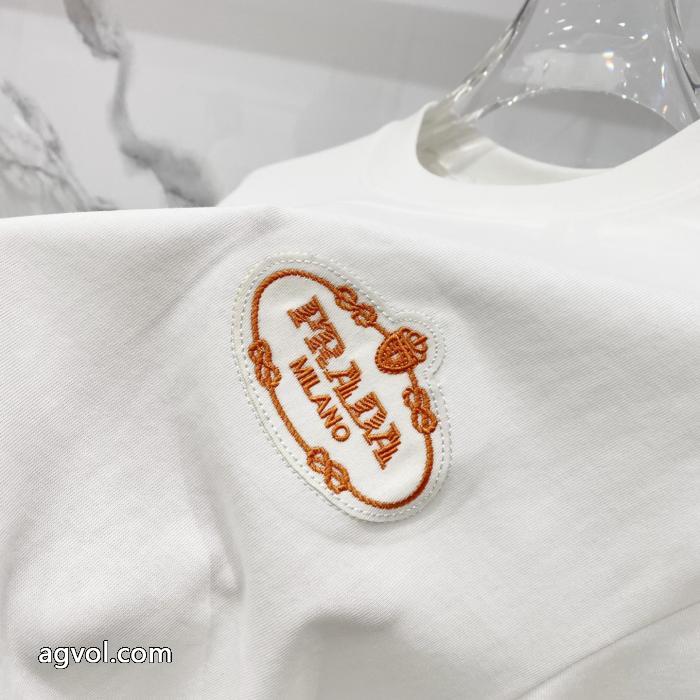 プラダオシャレな印象に 今季トレンド 2026モデル偽物 通販半袖Tシャツ_0_3