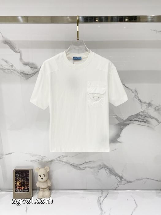 ブランド 偽物PRADA半袖Tシャツ肌触りの気持ちい〜  毎年定番 2026トレンド先取り_0_2
