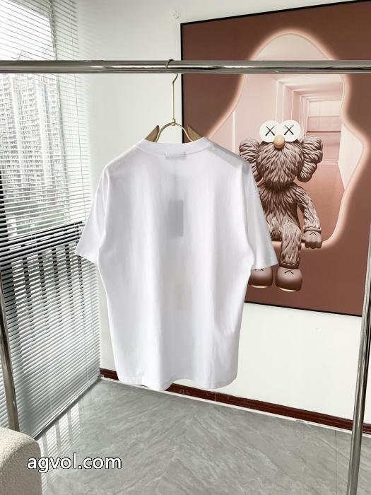 FENDI数量限定在庫限り 2026新品入荷 人気商品新色登場！偽 ブランド サイト半袖Tシャツ_0_0