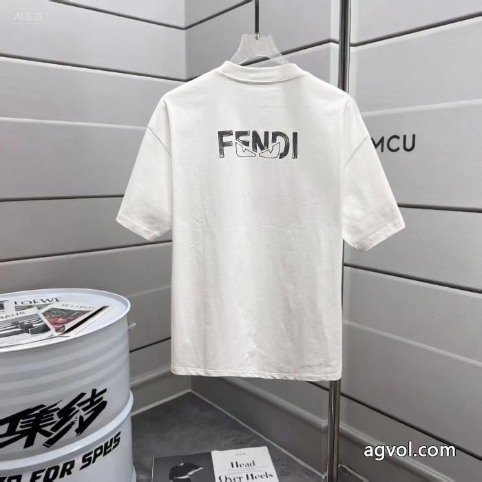 魅力的な 限定デザイン 高級素材ブランド レプリカ半袖TシャツFENDI_0_2