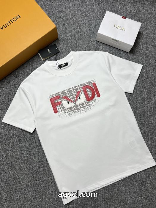 ブランド コピー人気定番 今季爆発的な人気 おしゃれ感度UP！半袖Tシャツフェンディ_0_2