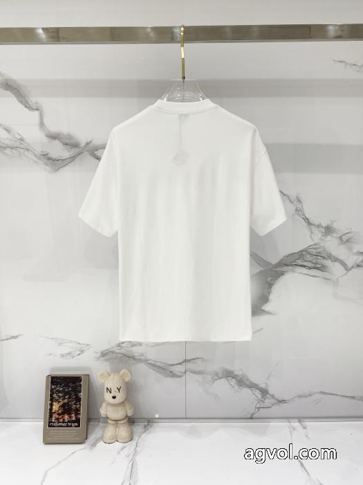 LOEWEブランド コピー 品半袖Tシャツ早期完売 大人気アイテム 夏大人気のアイテム_0_2