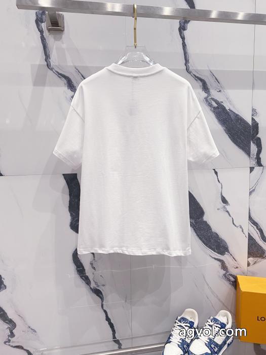 期間限定激安 パーフェクト 夏の買い必須！LOEWE半袖Tシャツブランド コピー 専門_0_1