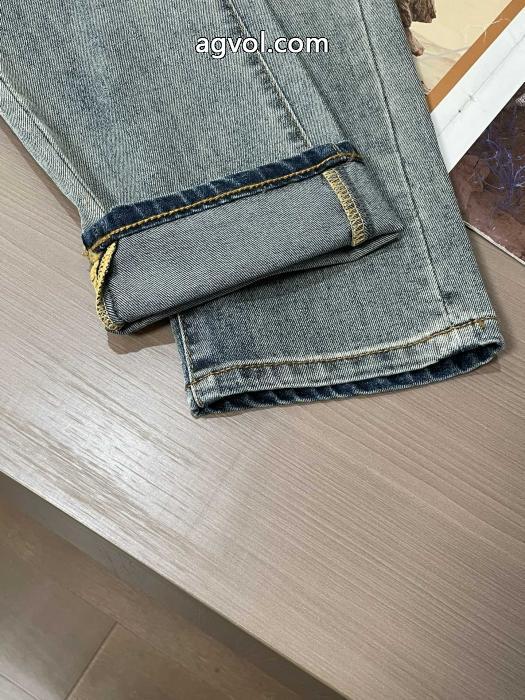 ジーンズブランド コピー 激安大人の色味 ユニセックスで定番の 素敵なデザインMONCLER_1_0