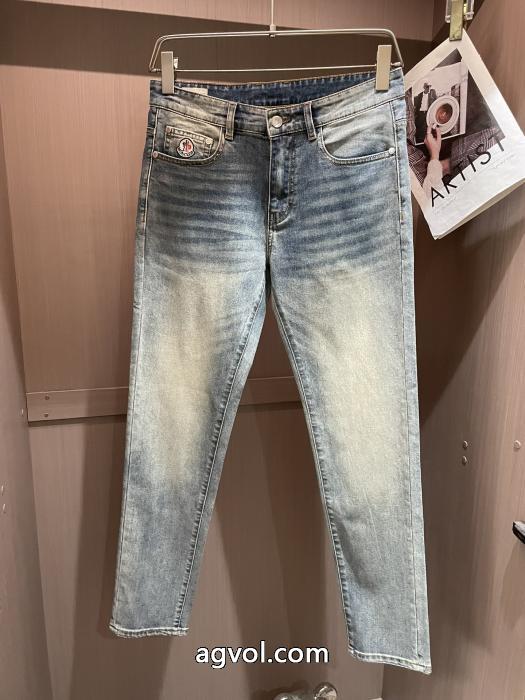 ジーンズブランド コピー 激安大人の色味 ユニセックスで定番の 素敵なデザインMONCLER_1_1
