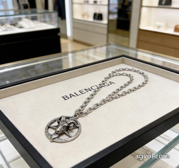ネックレスブランド スーパー コピーbalenciaga今話題の最新作 セレブも多数愛用 売れた商品_0_3