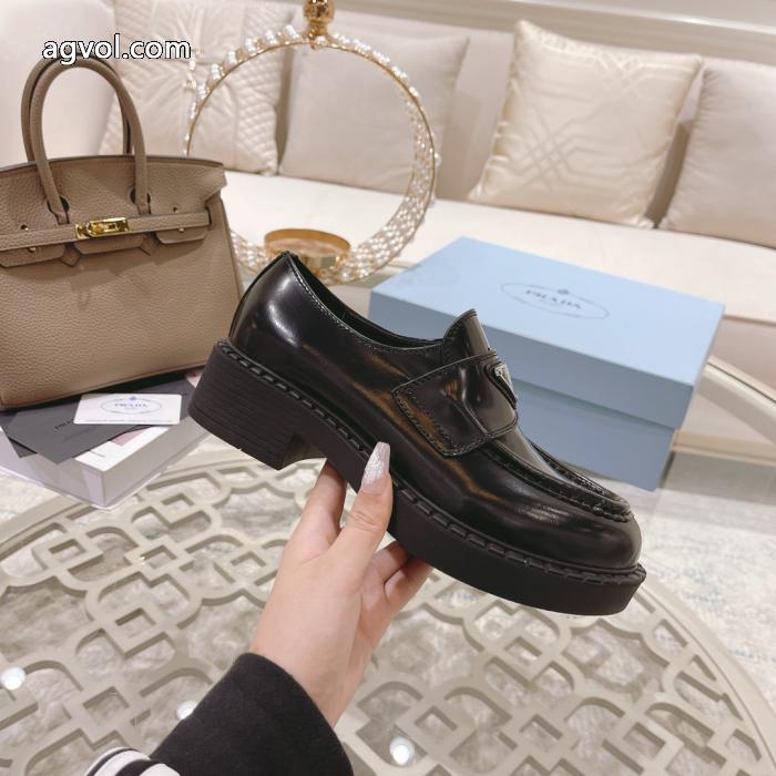 ブーツ偽 ブランド 輝く高級感満点 お買い得品  話題となったPRADA.._0_1
