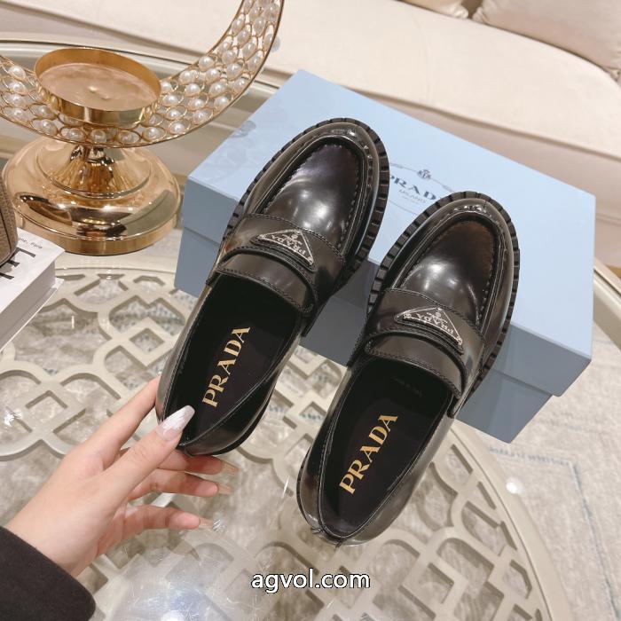 ブーツ偽 ブランド 輝く高級感満点 お買い得品  話題となったPRADA.._0_2