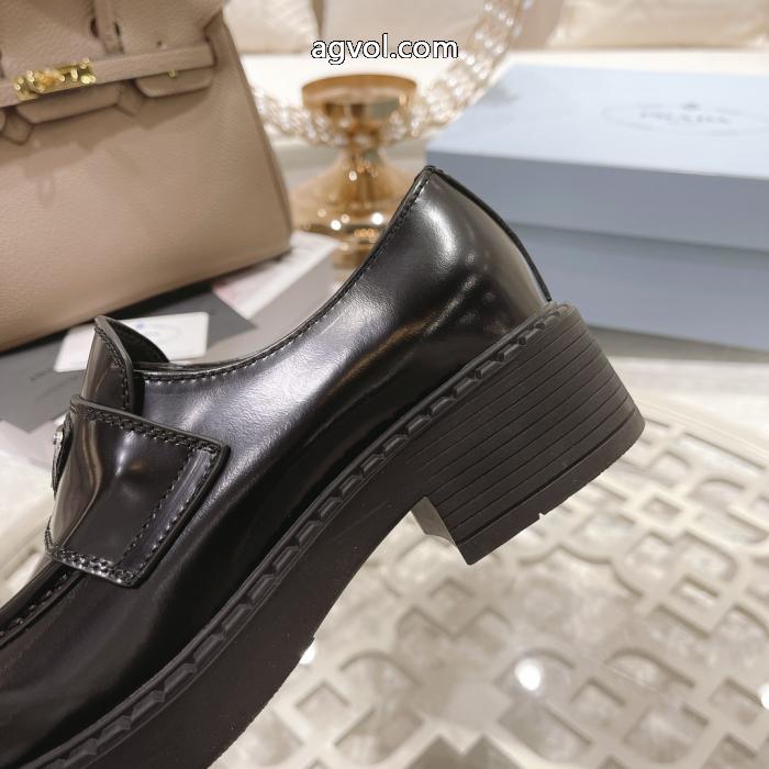 ブーツ偽 ブランド 輝く高級感満点 お買い得品  話題となったPRADA.._0_5