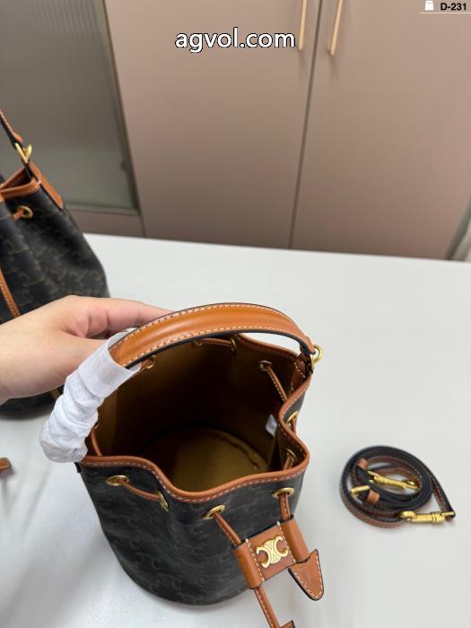バッグNEW大変素敵 定番人気のカラー 完売前に即対応CELINEブランド コピー 着払い_0_1