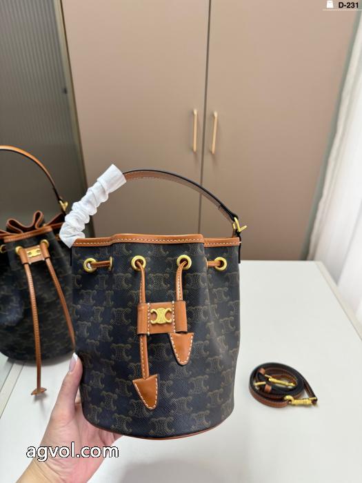 バッグNEW大変素敵 定番人気のカラー 完売前に即対応CELINEブランド コピー 着払い_0_4