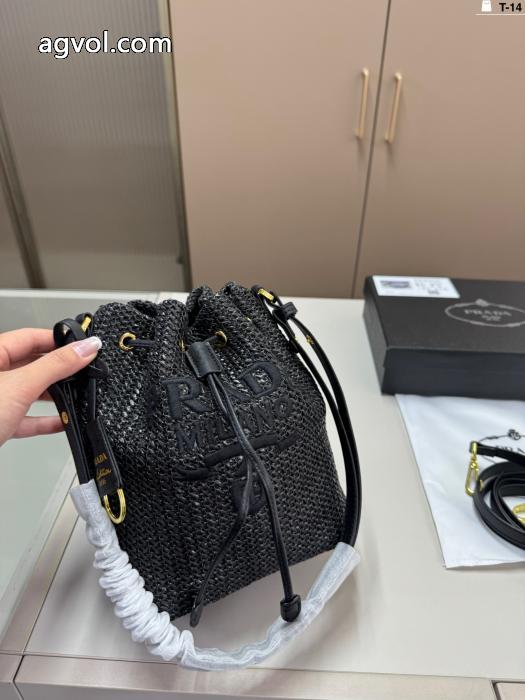 バッグVIPセール激安 海外限定!! 注目する憧れブランドの新作プラダコピー 品 販売_0_2