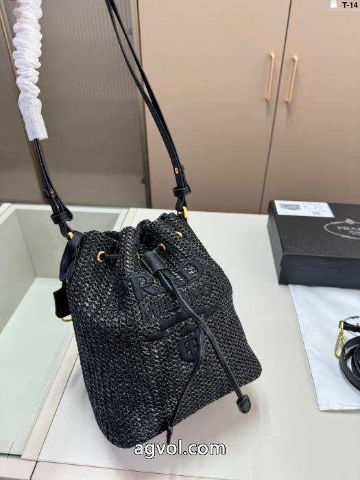 バッグVIPセール激安 海外限定!! 注目する憧れブランドの新作プラダコピー 品 販売_0_3