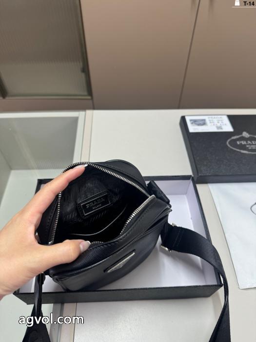 超人気モデル入荷 最終価格 注目のアイテムバッグPRADA偽 ブランド _0_0