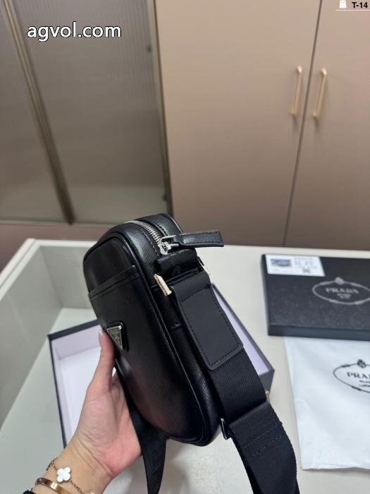超人気モデル入荷 最終価格 注目のアイテムバッグPRADA偽 ブランド _0_3