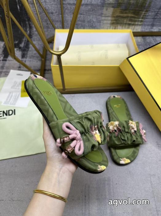 限定デザイン大人気完売前に シンプル使える 高級感が漂うFENDIブランドスーパーコピー2026ブーツ.._0_0