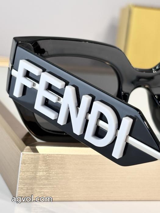 コピー ブランド 通販FENDI大変人気 新作商品人気セール 風通しのよいサングラス.._0_3