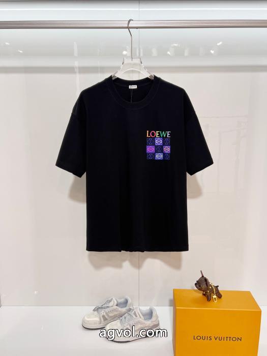 個性的な素材感も魅力 最高級 全民望むな新作半袖Tシャツコピー 商品 販売LOEWE_0_1