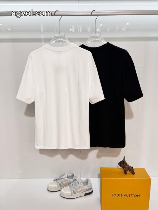 個性的な素材感も魅力 最高級 全民望むな新作半袖Tシャツコピー 商品 販売LOEWE_0_4