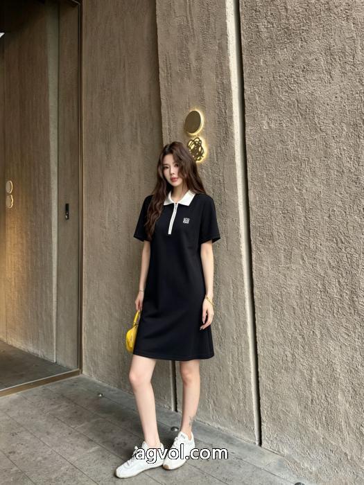 LOEWEワンピース偽 ブランド 通販愛らしさ抜群！  使い勝手の良い 期間限定セール_0_1
