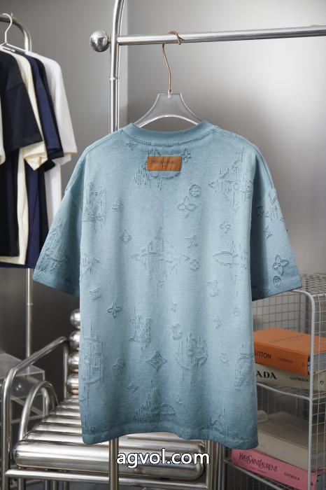 LOUIS VUITTON人気急上昇 洗練されたスタイル 2026年新作通販半袖Tシャツブランド 偽物_0_1