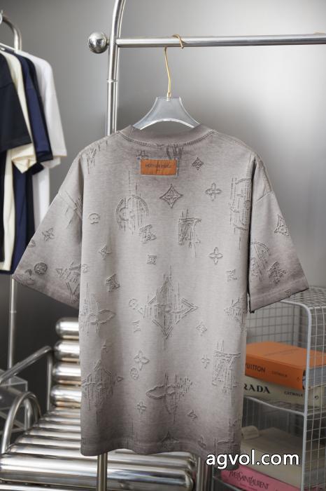 LOUIS VUITTON人気急上昇 洗練されたスタイル 2026年新作通販半袖Tシャツブランド 偽物_0_2