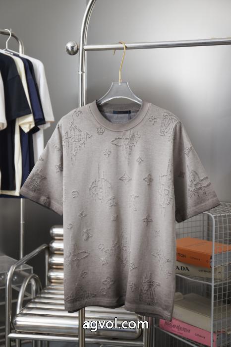 LOUIS VUITTON人気急上昇 洗練されたスタイル 2026年新作通販半袖Tシャツブランド 偽物_0_4