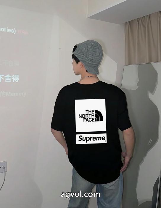 話題人気商品 品良く 今季大注目ブランド 品 コピー半袖TシャツSUPREME_0_1