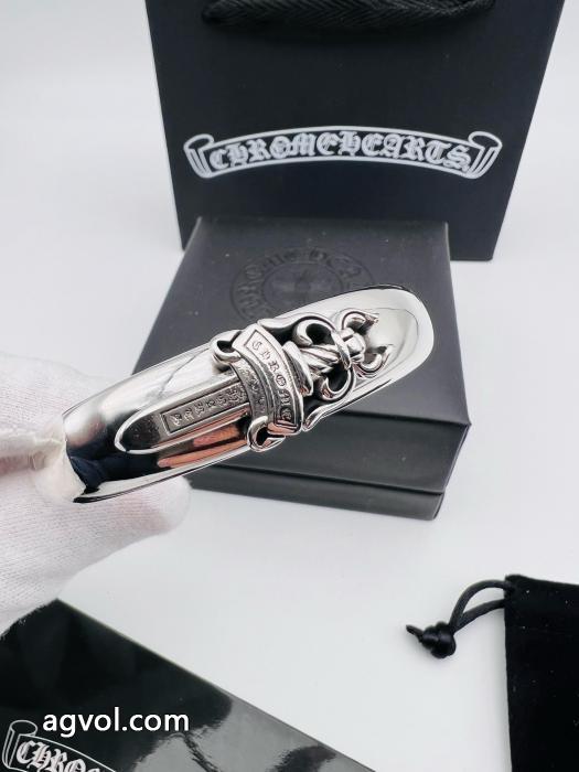 海外よりお届け限定品 かっこいい アイテム 最新☆大人気☆話題沸騰CHROME HEARTS偽 ブランドブレスレット_0_0