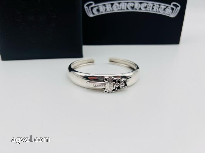 海外よりお届け限定品 かっこいい アイテム 最新☆大人気☆話題沸騰CHROME HEARTS偽 ブランドブレスレット_0_1