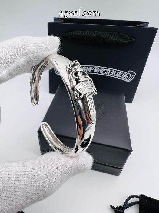 海外よりお届け限定品 かっこいい アイテム 最新☆大人気☆話題沸騰CHROME HEARTS偽 ブランドブレスレット_0_4