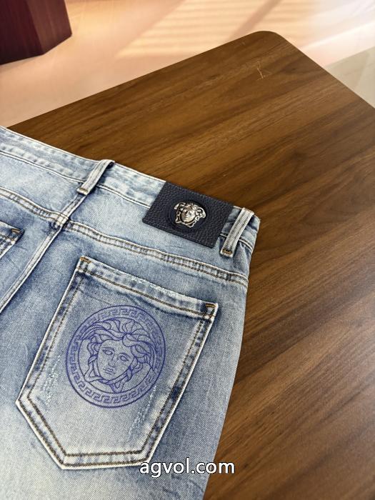 ブランド 品 激安 通販ヴェルサーチCOOLなデザイン 厳選した 高品質限定アイテムジーンズ.._0_5