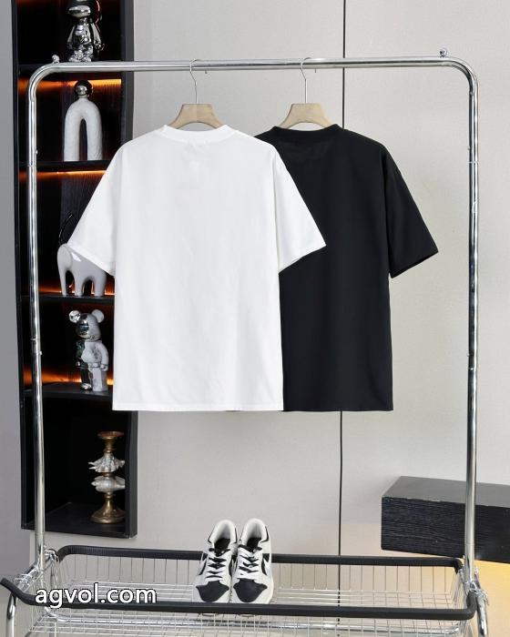 コピー ブランド 販売半袖TシャツMONCLERスタイリッシュな印象 新作大人気 存在感のある_0_2