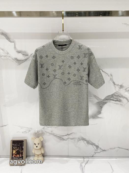 絶対に買える! 輝く高級感満点 使い勝手も良好半袖Tシャツ偽 ブランド 販売LOUIS VUITTON_0_2