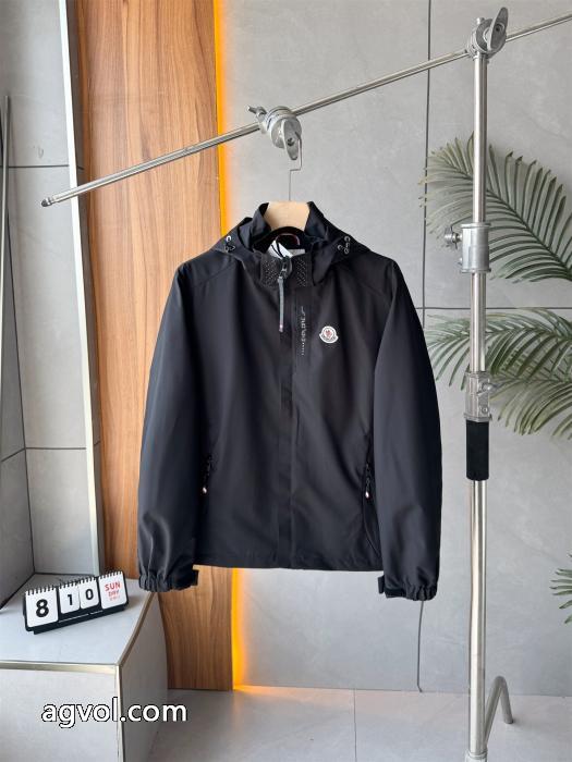 優等品 今、注目なの お洒落に魅せるMONCLERブランド 激安 ジャケット_0_3