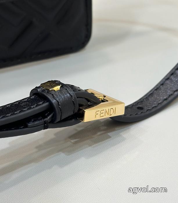 FENDIこだわり セールで破格 脚長効果を見せるバッグ 2026スーパー コピー.._0_2