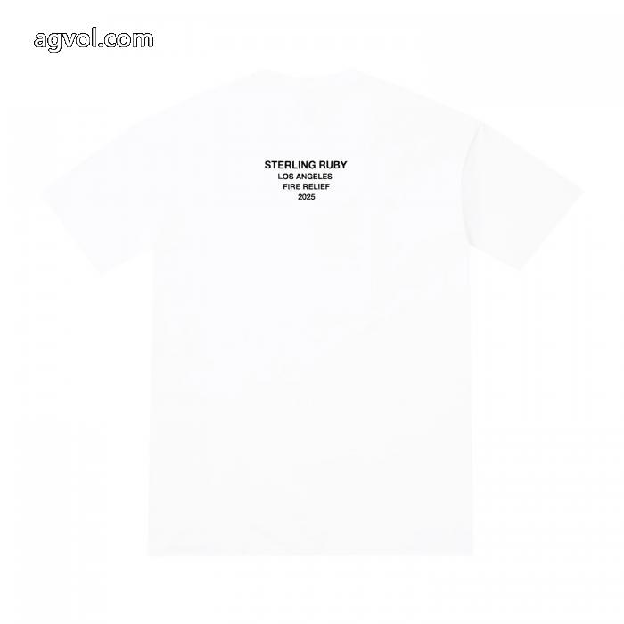 ブランド スーパー コピー 優良店半袖TシャツSUPREME素材感に注目 モデル大絶賛 真夏のコレクション_0_3