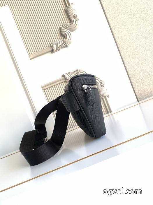 スーパー コピー メンズFENDIバッグ個性的な素材感も魅力 国内入手困難 シンプルで合わせやすい.._0_1