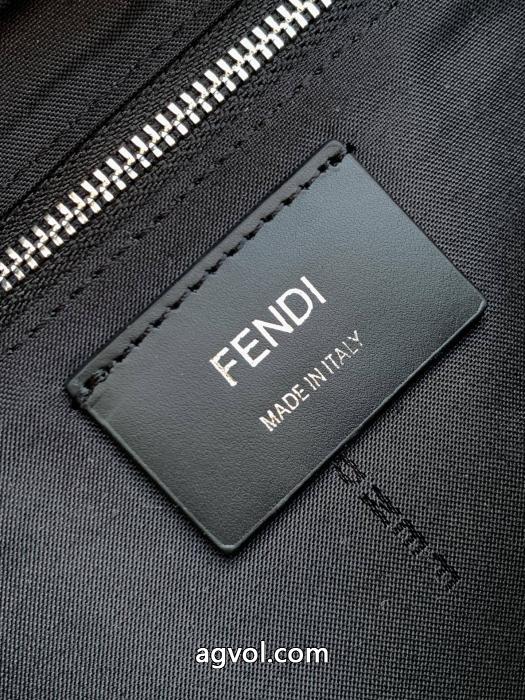 スーパー コピー メンズFENDIバッグ個性的な素材感も魅力 国内入手困難 シンプルで合わせやすい.._0_5