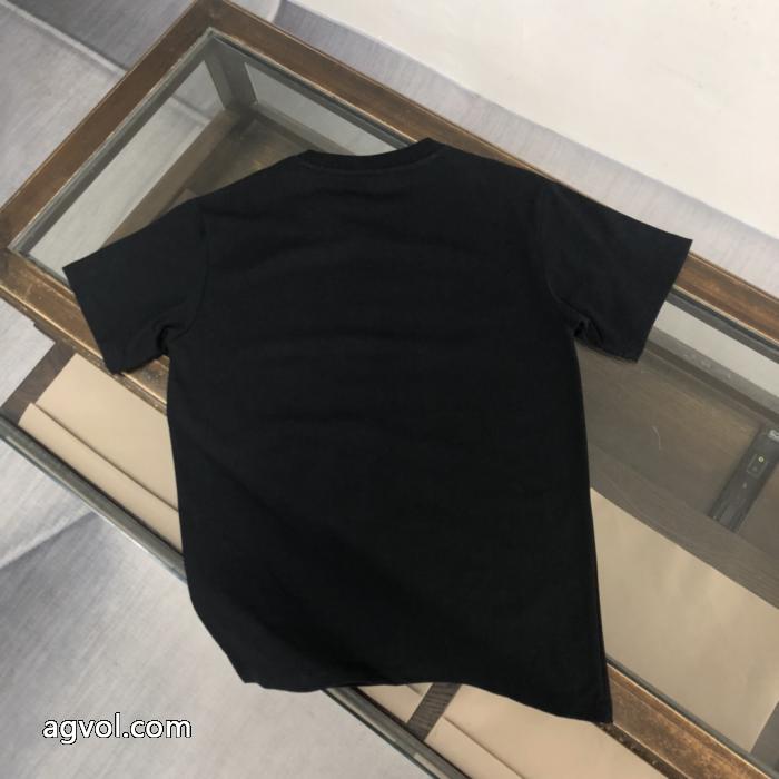 お手頃価格 海外限定! 柔らかい色調半袖TシャツFENDIスーパー コピー 安心_0_3