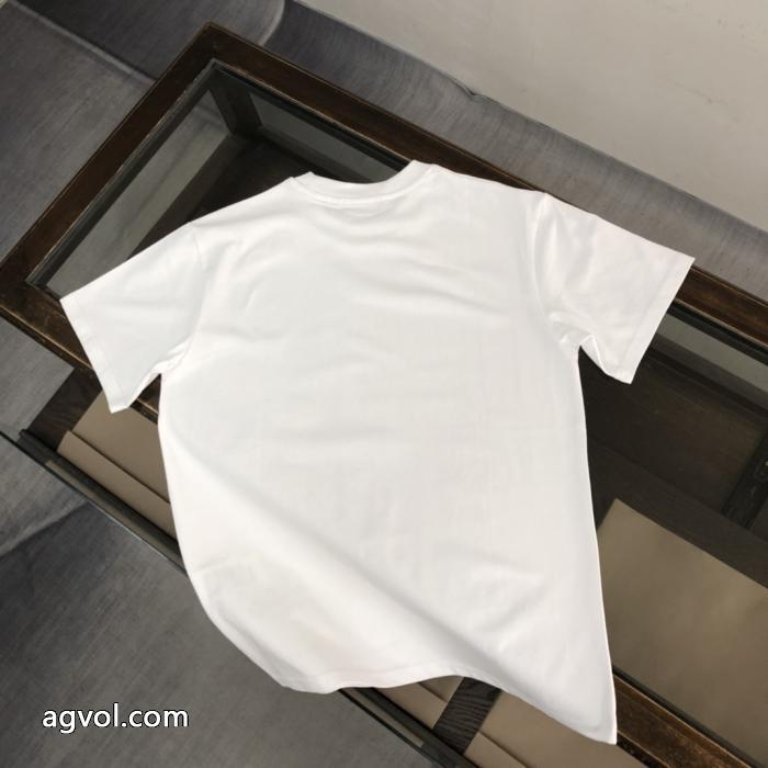 HOT セール 激安 大容量 優秀なアイテム半袖TシャツFENDIブランド 偽物 激安_0_1