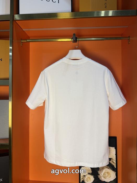 定番素敵 上品シックなお品 2026人気商品ブランド コピー 品半袖Tシャツプラダ_0_3