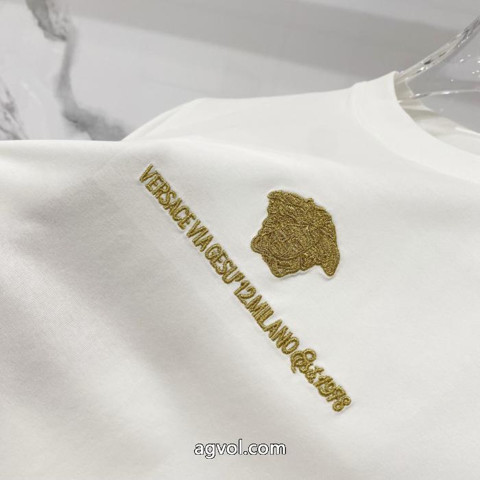 流行 最新話題沸騰中 今流行ブランド 偽物 通販半袖TシャツVERSACE_0_1
