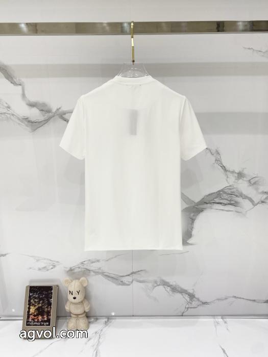 流行 最新話題沸騰中 今流行ブランド 偽物 通販半袖TシャツVERSACE_0_2